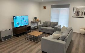 New 3 Bedroom House In Cooma - Up To 8 Guests